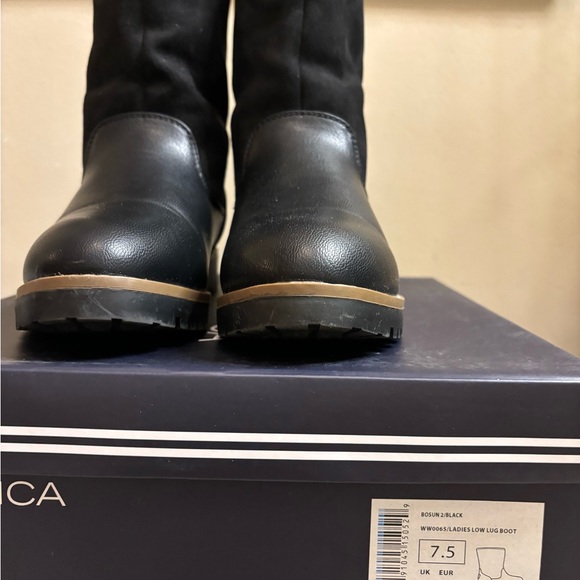 Black Nautica boots with faux fur/sherpa inside; very warm and comfortable - Picture 6 of 15